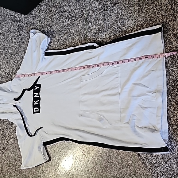 STUNNING DKNY WHITE HOODIE DRESS - Picture 6 of 9